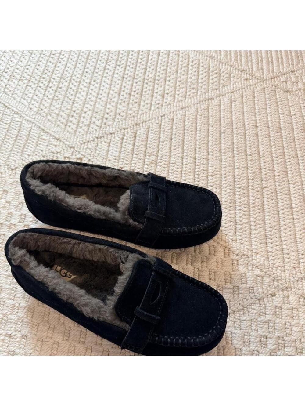 UGG Willow Moc Toe Loafers - Picture 2 of 8